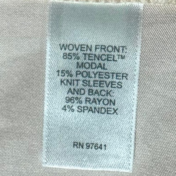 J. Jill Mixed-Media Relaxed V-Neck
Blouse in Blush, size Medium‎ - Picture 9 of 13